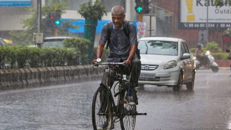 Aaj ka Mausam: कहीं बारिश तो कहीं बर्फबारी का अलर्ट, कैसा रहेगा कश्मीर से कन्याकुमारी तक मौसम? | Aaj ka Mausam, 5 November 2025: India Weather Forecast, Snowfall in Hills, Heavy Rains in South, Cold Winds Grip North