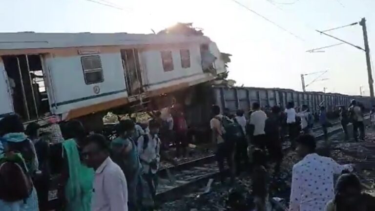Bilaspur Train Accident LIVE: छत्तीसगढ़ में मेमू ट्रेन-मालगाड़ी में टक्कर, मौतों की बढ़ने लगी संख्या-अब तक 10! | Bilaspur Train Accident Live Passenger Train Collides With Goods Death Toll Injuries Latest Updates