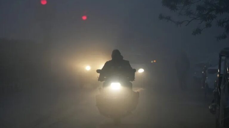 Aaj Ka Mausam: सावधान- कई राज्यों में शीत लहर का अलर्ट जारी, बढ़ेगी ठंड, जानें दिल्ली का हाल? | Aaj Ka Mausam: Cold Wave alert in UP, MP, Bihar, no rain in Delhi But AQI Severe, what says IMD weather Forecast, Know Updates in hindi