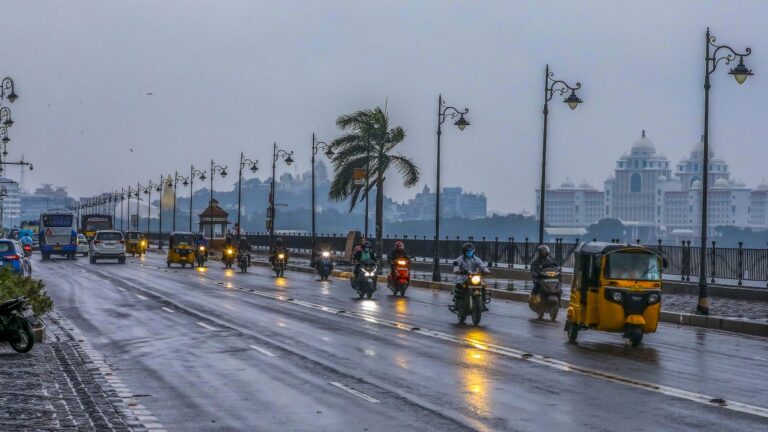 Kal Ka Mausam: गुरु नानक जयंती पर कहां तूफान की दस्तक? 12 राज्यों में बारिश का अलर्ट! दिल्ली-बिहार का मौसम? | Kal Ka Mausam, 5 November 2025, Guru Nanak Jayanti Weather Alert: Heavy Rain In 12 States, Delhi Bihar Mumbai IMD Forecast News Hindi