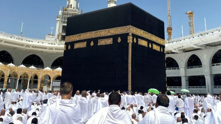 Saudi: आंखों के सामने अपनों को जिंदा जलते देखा! 45 लोगों को मौत की नींद सुलाने वाली Bus से कैसे बच निकला? | how losing sleep helped hyderabad man become lone survivor of the saudi arabia bus crash updates