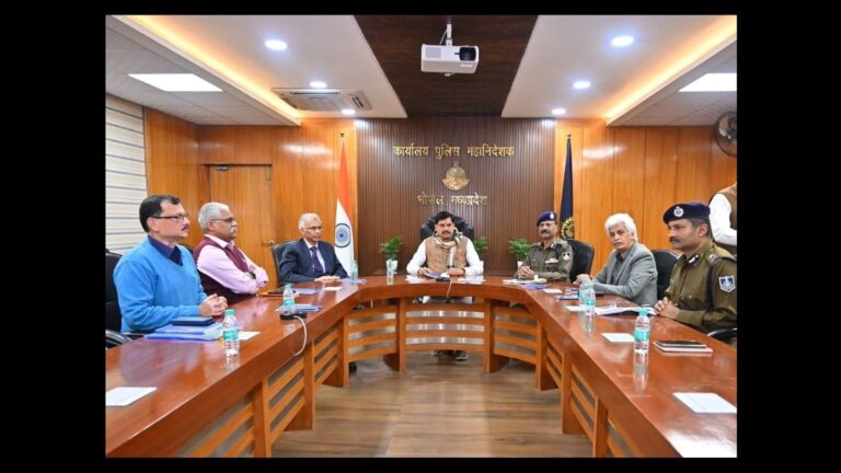 MP News: सीएम डॉ. यादव अचानक पहुंचे पुलिस मुख्यालय, रायसेन एसपी को किया अटैच-टीआई को हटाया, दिए सख्त निर्देश | मध्य प्रदेश के मुख्यमंत्री मोहन यादव की सख्त पुलिस निगरानी