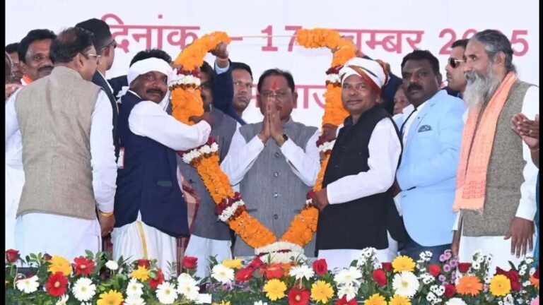 Chhattisgarh News: माओवाद की समाप्ति की ओर बढ़ता बस्तर: ‘नियद नेल्लानार’ योजना से ग्रामीणों को मिल रहा लाभ, मुख्यमंत्री साय ने किए 127 करोड़ के विकास कार्यों का लोकार्पण | बस्तर में नक्सलवाद: विकास के लिए सरकारी पहल