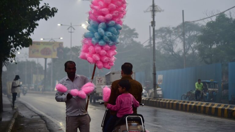 Aaj ka Mausam: दिल्ली में प्रदूषण का कहर, दक्षिण भारत में बरसेंगे बादल, 2 नवंबर को कहां-कैसा रहेगा मौसम? | Aaj ka Mausam, 2 November 2025: Clear Skies Across Most of India, Heavy Rain Likely in Tamil Nadu