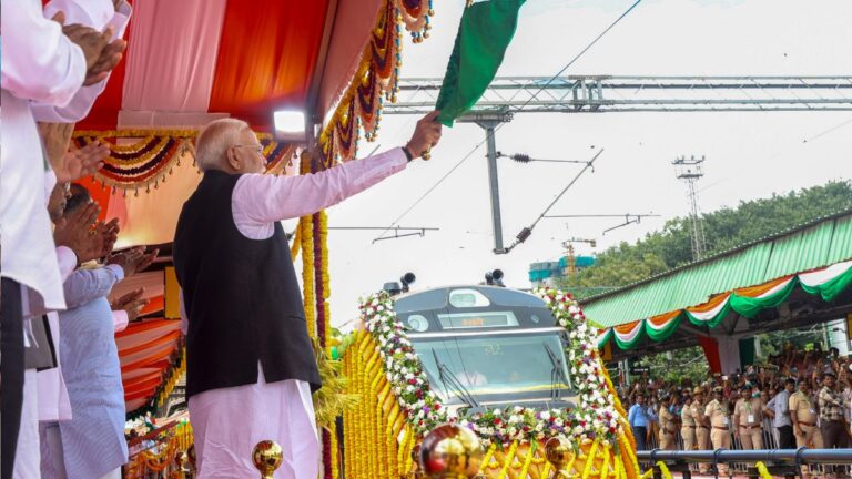 Vande Bharat Express 2025: देश को मिलेंगी 4 नई वंदे भारत ट्रेनें! PM Modi दिखाएंगे हरी झंडी, डिटेल्स यहां | PM Modi Flag Off 4 New Vande Bharat Express Trains on November 8 RouteTimings Full Details in hindi