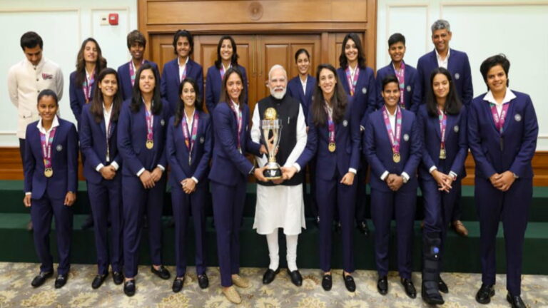 Women’s World Cup 2025: विश्व विजेता बेटियों से मिले पीएम मोदी, वर्ल्ड कप के साथ क्लिक करवाई फोटो | Women’s World Cup 2025: PM narendra Modi meets women’s team, photos
