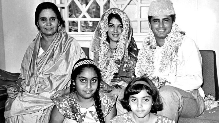 Zarine Khan Love Story: 14 की बाली उम्र में Sanjay Khan से इश्क! बस स्टॉप से शुरू प्रेम-कहां बिताई पहली ‘रात’? | Zarine Khan Love Story Sanjay Khan Relationship At 14 Mumbai Bus Stop Real Life Kids Story Bollywood News