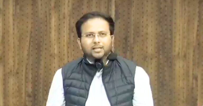 आदिवासियों के लिए अलग धर्म की मांग पर कांग्रेस सांसद Gowal Padvi विवादों में
