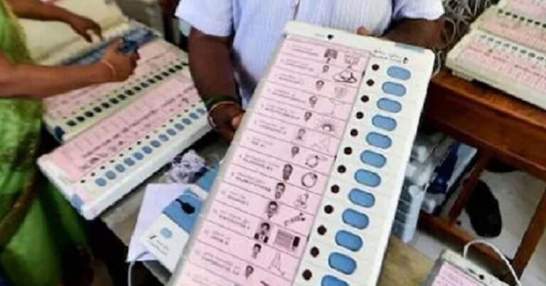 पश्चिम बंगाल चुनाव: EVM जांच को चुनाव आयोग ने बाहरी अधिकारी नियुक्त किए