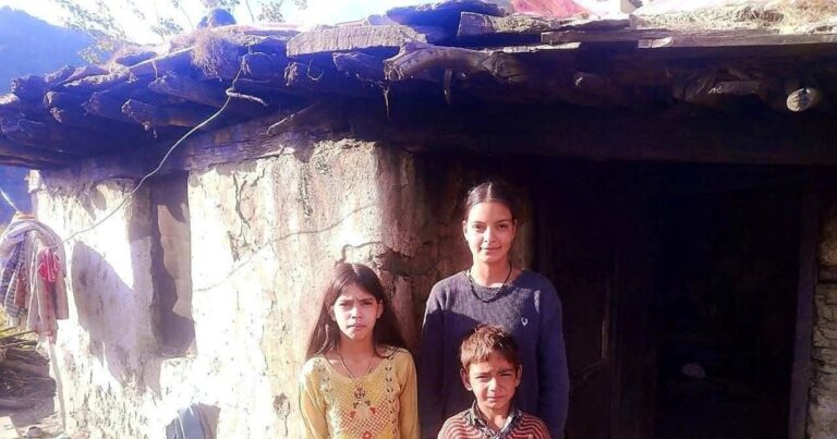 ग्राउंड रिपोर्टः पिता की मौत, मां ने दूसरी शादी कर ली! 4 अनाथ बच्चों की रुलाने वाली कहानी! एक तरफ पशु और दूसरी तरफ बहते आंसू