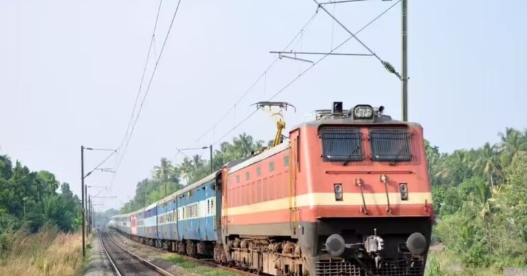 Railway Fare Hike | Train Ticket Price Increase | रेल किराए में 26 दिसंबर से बढ़ोतरी, पटना से दिल्ली के फेयर में इतने का इजाफा, जनरल से एसी ट्रेन तक के बढ़ गए दाम