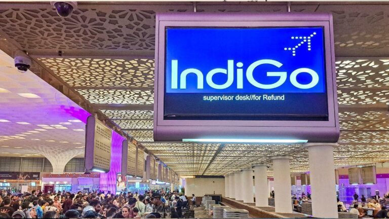 IndiGo Crisis: यह हमारे रिकॉर्ड पर दाग है! इंडिगो फ्लाइट फेल होने पर ऐसा क्यों बोले चेयरमैन विक्रम मेहता? | IndiGo crisis Chairman Vikram Mehta Called Flight cancellations Blemish on Our Record news in hindi
