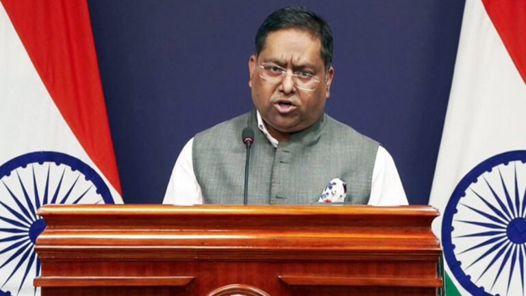 भारत ने श्रीलंका की सहायता के लिए पाक को एयरस्पेस न देने के दावे की खोली पोल, बताया हास्यास्पद | India condemns Pakistan’s claim of not giving airspace to Sri Lanka for aid, calls it ridiculous