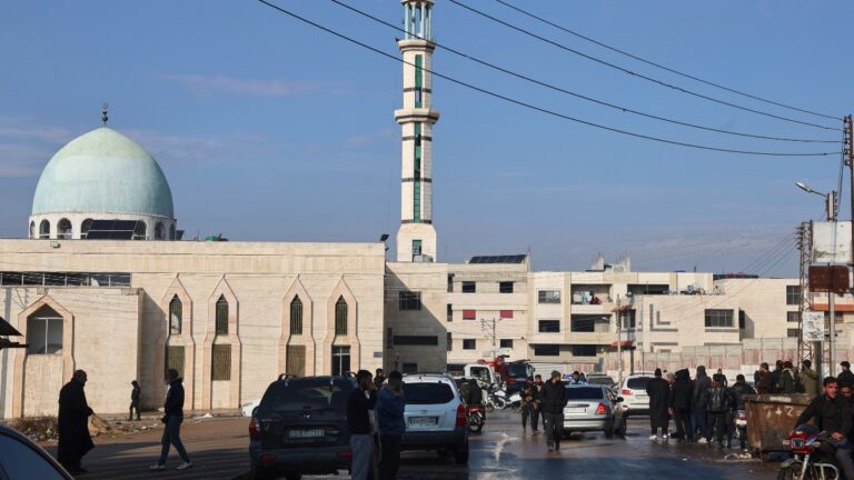 Syria Mosque Blast: फिर दहला सीरिया! जुमे की नमाज के दौरान मस्जिद में धमाका,अब तक 8 की मौत,किसने किया हमला? | Syria Mosque Blast Homs city During Friday Prayers Kill 8 Injure 18 latest news in hindi
