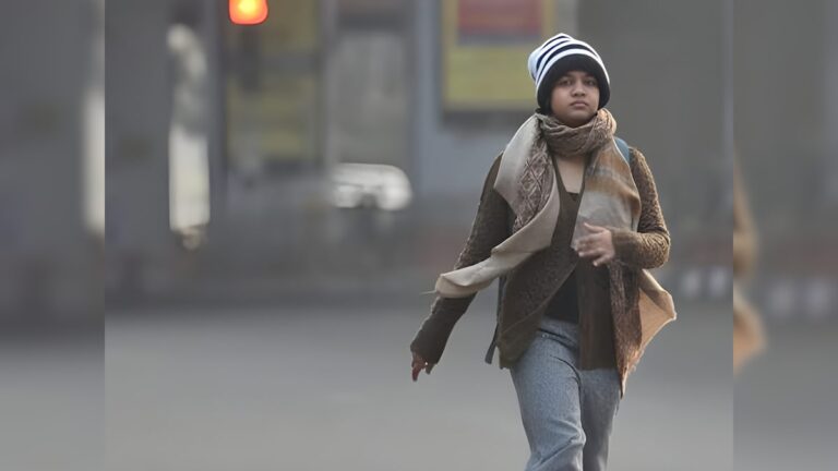 Delhi Dense Fog Low Visibility| today Weather News| Weather Today: 16 राज्यों में धुंध-कोहरे की चेतावनी, कड़ाके की ठंड का होगा अटैक, दिल्ली से बिहार तक गिरेगा पारा