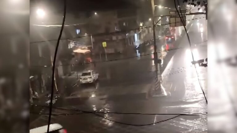 Mumbai Rain New Year: मुंबई में न्यू ईयर पर झमाझम बारिश, दिल्ली में भी किसी भी वक्त बरस सकते हैं बादल