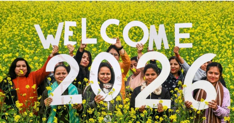 Happpy New Year 2026 Live | 1st January 2025 News: हैप्पी न्यू ईयर…काशी से उज्जैन तक नए साल का जश्न, सुबह से मंदिरों में भक्तों की भीड़