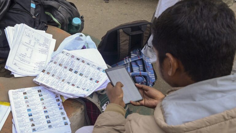 Bengal SIR: वोटर लिस्ट ड्राफ्ट पर भारी बवाल, लेकिन 17 दिन में आयोग के पास पहुंची सिर्फ 8 अपील | Bengal SIR Huge uproar over draft voter list only 8 appeals to Election commission in 17 days hindi