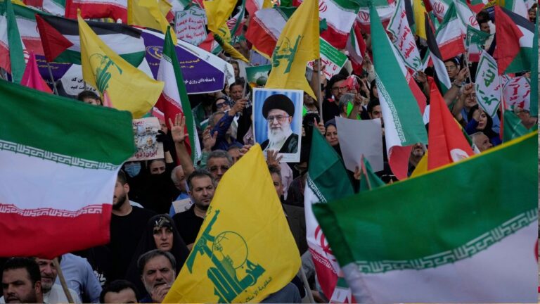 Iran Protest: ‘गोली चली तो जवाब मिलेगा’ खामेनेई को ट्रंप की खुली धमकी, ईरान में सत्ता संकट की ओर बढ़ रहे हालात | Iran Protest Anti Government Donald Trump Warns Ayatollah Khamenei Retaliation Regime Faces Crisis