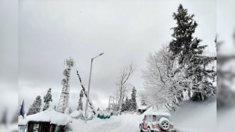 बर्फ से नहाया कश्मीर, रामबन-बारामूला में सफेद चादर, देखें रोमांचक वीडियो