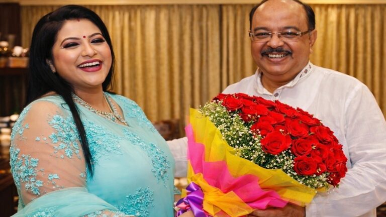 Love Story: प्यार के लिए इस TMC नेता ने छोड़ा मेयर पद और पार्टी, लिव-इन पार्टनर भरती है नाम का सिंदूर | Love Story TMC leader left mayor post party for love live in partner applies sindoor Sovan Chatterjee hindi