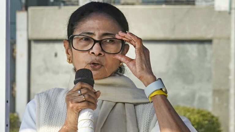 Bengal SIR: एसआईआर के खिलाफ ममता बनर्जी का कोलकाता से दिल्ली तक हल्ला बोल, EC दफ्तर के सामने देंगी धरना | Bengal SIR Mamata Banerjee against SIR Kolkata to Delhi will protest in front of EC office HINDI