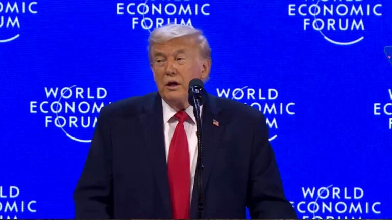 Trump Canada Row: ट्रंप का बड़ा एक्शन! बोर्ड ऑफ पीस से बाहर हुआ कनाडा, क्या 1 बिलियन डॉलर बना विवाद की वजह? | Donald Trump cancels Canada Board of Peace invite mark carney Davos speech 1 billion dollar fee