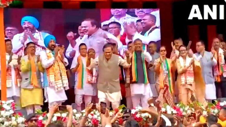 Assam election: रैली में जमकर नाचे CM हिमंत, BJP और कांग्रेस कितनी सीटें जीतेगी? कर दी भविष्यवाणी, Video | Assam election 2026, CM Himanta Biswa Sarma Dance in Campaigns, claimed BJP win 100 seats, Video