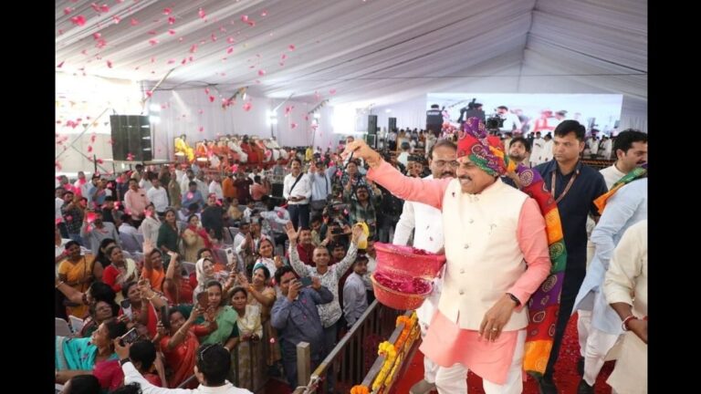 MP News: इंदौर में विकास की नई धारा: मुख्यमंत्री डॉ. मोहन यादव ने बांटे हितलाभ, 1356 करोड़ की जल परियोजनाओं का भूमि पूजन | इंदौर अमृत 2.0 जल परियोजनाएँ संकल्प से समाधान के तहत एमपी मुख्यमंत्री के नेतृत्व में