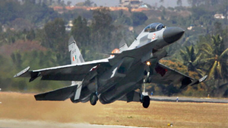 Sukhoi Su-30 MKI Missing: भारतीय वायु सेना का लड़ाकू विमान सुखोई Su-30 MKI असम में हुआ लापता, सर्च ऑपरेशन जारी | One Sukhoi Su-30 MKI fighter aircraft of IAF missing from radar