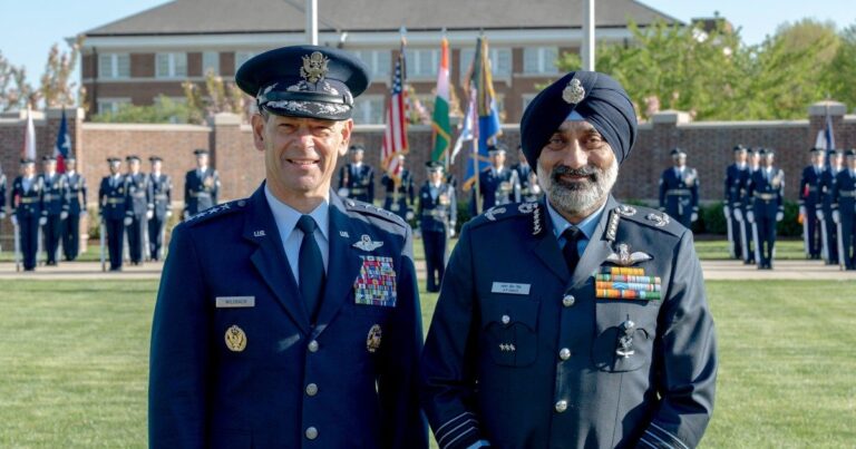 F-15EX फाइटर जेट में IAF चीफ ए पी सिंह ने भरी उड़ान, क्या भारत खरीदने वाला है यह शिकारी विमान?