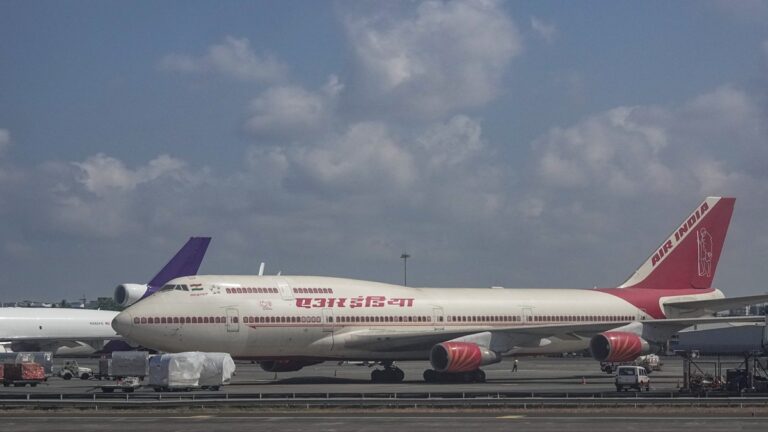 Air India में लीडरशिप का संकट! इस्तीफा देने के बाद भी क्यों पद नहीं छोड़ेंगे CEO कैंपबेल विल्सन? | air-india-ceo-campbell-wilson-resigns-succession-plan-updates