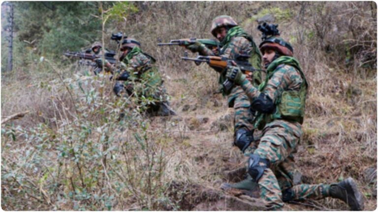 आधी रात LoC पार कर PoK की ओर बढ़ रहे 3 कश्मीरियों को सेना ने दबोचा, पाकिस्तानी हैंडलर्स से कॉन्टैक्ट में थे