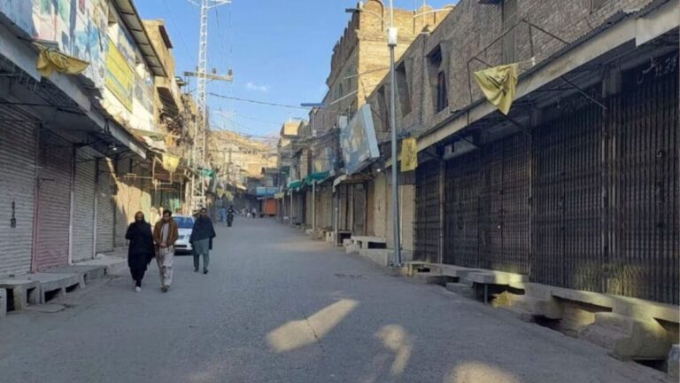 पाकिस्तान में दो गुटों की झड़प में मारे 14 आतंकवादी, सेना चला रही ऑपरेशन