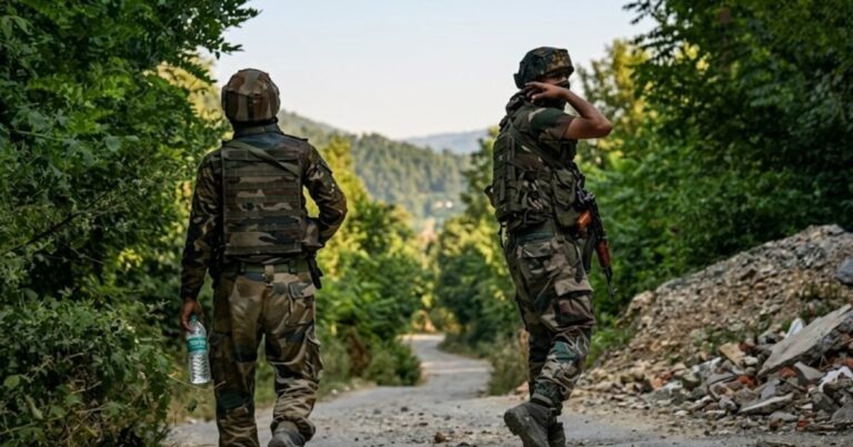 Indian Army News| Indian Army Foils Infiltration in Poonch | एलओसी पर ‘काल की दीवार’! इंडियन आर्मी को चकम दे 300 मीटर अंदर घुसा आतंकी ढेर