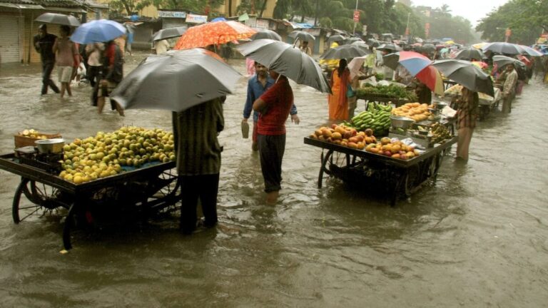 IMD Mumbai Rain | IMD Heavy Rain | Mumbai Traffic Alert | मुंबई में तूफानी बारिश, अंधेरी सबवे में 4 फीट तक भरा पानी, आना-जाना बंद
