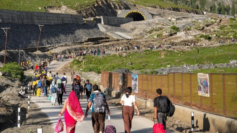 Amarnath Yatra News | बाबा बर्फानी के भक्तों के लिए बड़ी खबर, अमरनाथ यात्रा पर लगा मौसम का ब्रेक, श्रद्धालुओं के लिए एडवाइजरी जारी