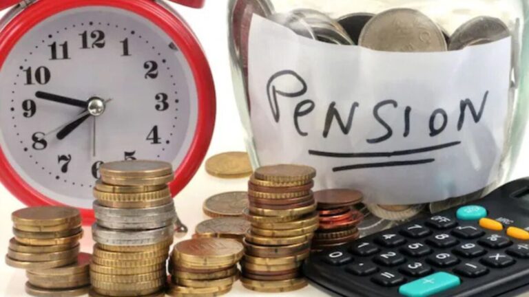 Pension & DA : 1000 की जगह 7500 रुपये होगी पेंशन, मूल वेतन में जुड़ेगा डीए, संसद में इन मुद्दों पर सरकार ने रखी बात