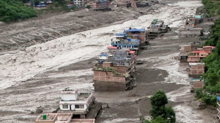 Indians stranded Nepal China। Nepal floods। नेपाल में 290 भारतीयों से संपर्क नहीं, तिब्बत में 200 नागरिक सेफ: MEA