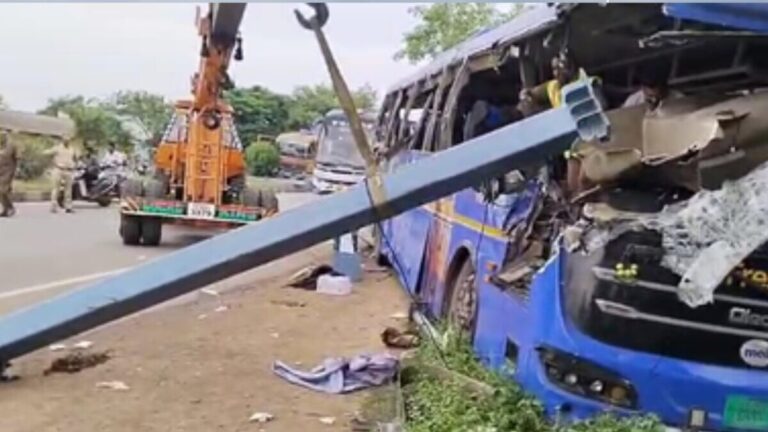 हैदराबाद में चलती ट्रक से टकराई प्राइवेट बस, 6 लोगों की मौत और कई घायल