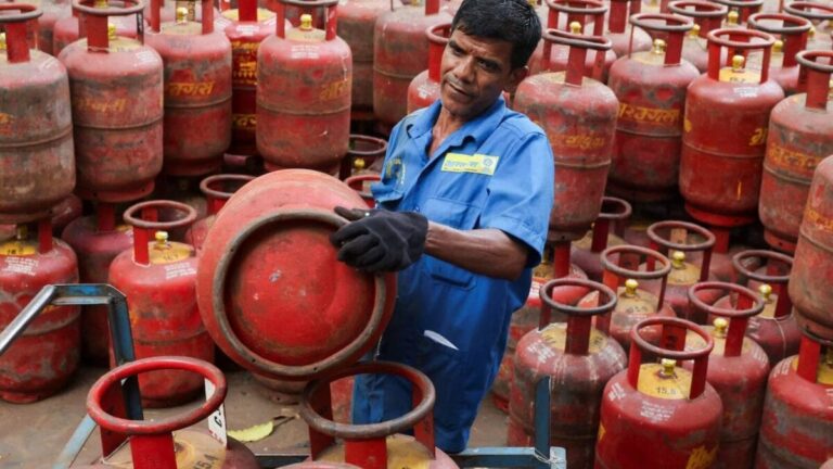 LPG Booking : बिना आधार के नहीं बुक होगा एलपीजी सिलेंडर, इस सिस्टम से राहत दे सकता है दिल्ली हाईकोर्ट