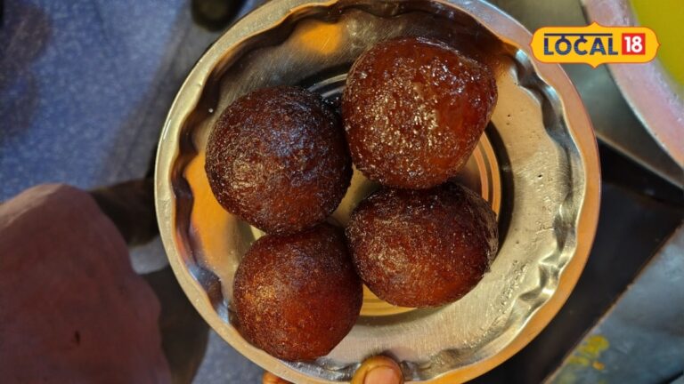 Orange-sized Gulab Jamun at Gopal Sweets in East Champaran becomes a center of attraction