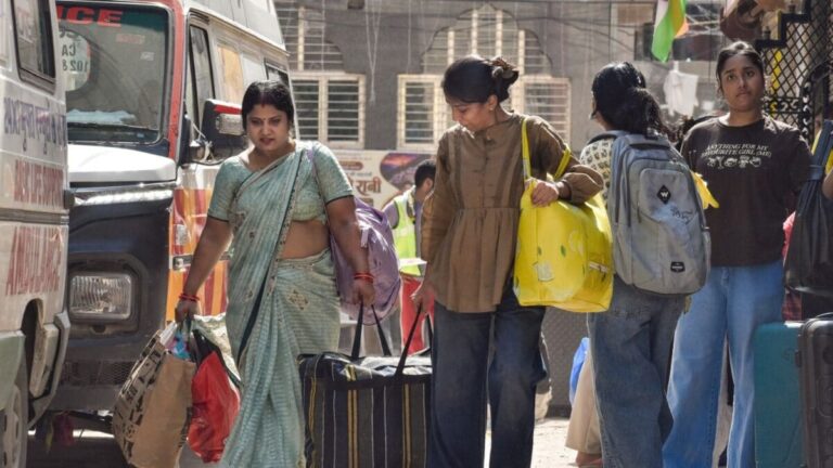 सपने पूरे करने बच्चों को भेजा दिल्ली, वहां से लौटीं लाशें… सत्य निकेतन हादसे की ये तस्वीरें देख छलक जाएंगे आंसू