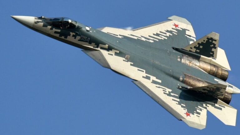 बस राफेल से नहीं चलेगा काम, अब 5th Gen Su-57 से कितनी उम्मीद? भारत के लिए क्यों काम का नहीं रूस का यह ऑफर?