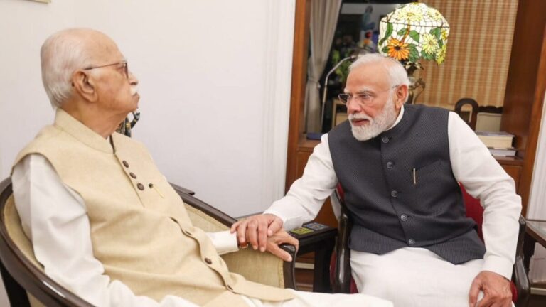 बीजेपी के वरिष्ठ नेता लाल कृष्ण आडवाणी अपोलो अस्पताल में भर्ती, रूटीन चेकअप के लिए डॉक्टरों की निगरानी में