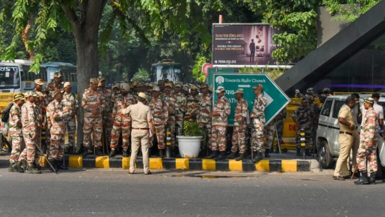 Delhi Protest LIVE: दिल्ली में 10 अक्टूबर को मेट्रो और रेल को पूरी तरह बंद न किया जाए, सुप्रीम कोर्ट का निर्देश