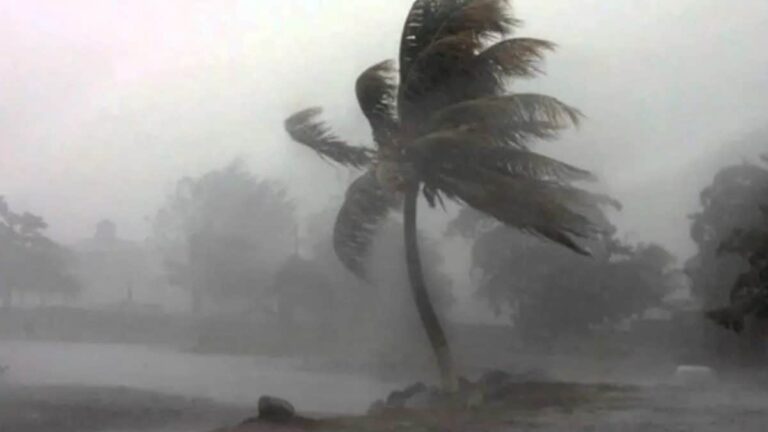 Cyclone Arnab Live Updates। Cyclone Arnab Mobile Alert। मौसम कल। कुछ घंटों में बंगाल की खाड़ी में तांडव मचाएगा चक्रवात अर्नब