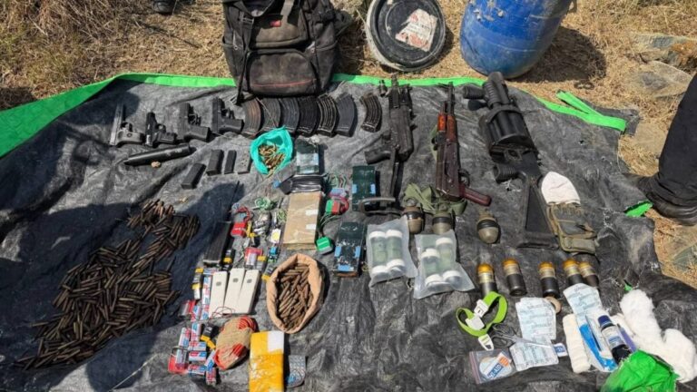 3 रिमोट कंट्रोल IED, 11 हैंड ग्रेनेड, 2 राइफलें और 4 पिस्तौल; सोपोर में चट्टान के नीचे दबे मिले घातक हथियार