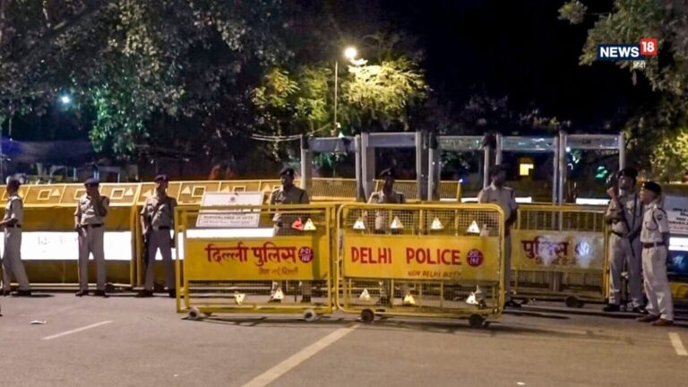 Jantar Mantar protest LIVE: SIR को लेकर जंतर मंतर पर हंगामा, 100 से ज्यादा हिरासत में, रात 9 बजे तक इंटरनेट बंद